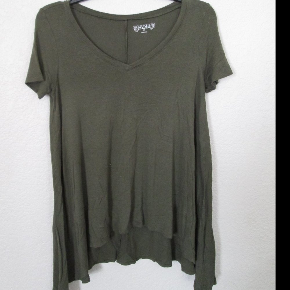 Mudd Short Sleeve Sharkbite Hem Shirt